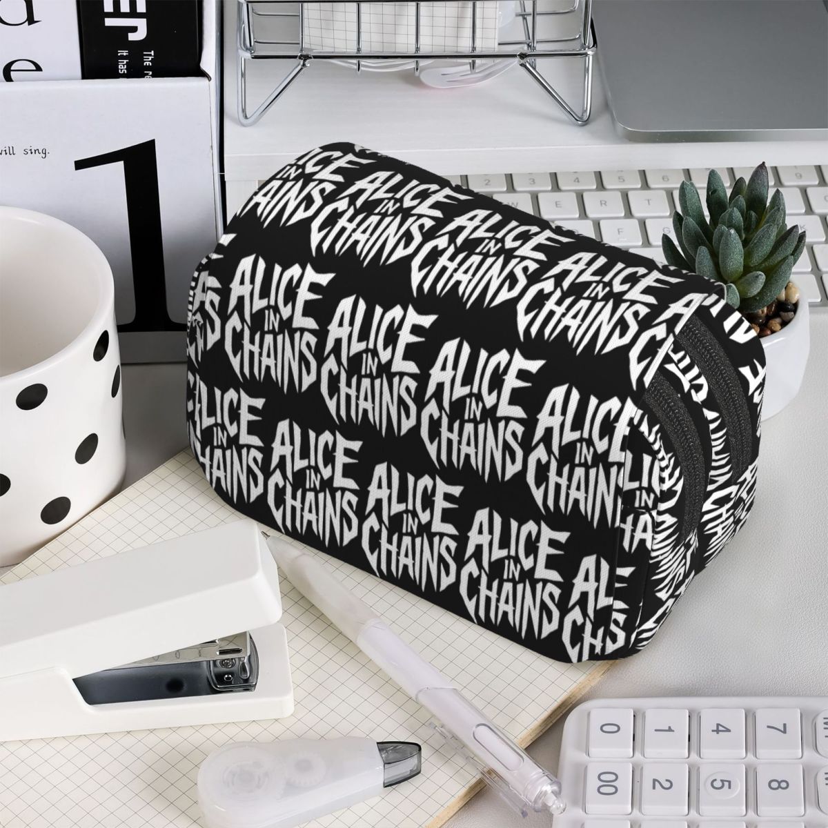 حافظة أقلام من Alice In Chains - مراجعة Stationery And Office Supply Chain وسعره